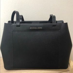 Like new Authentic Michael Kors Shoulder Bag